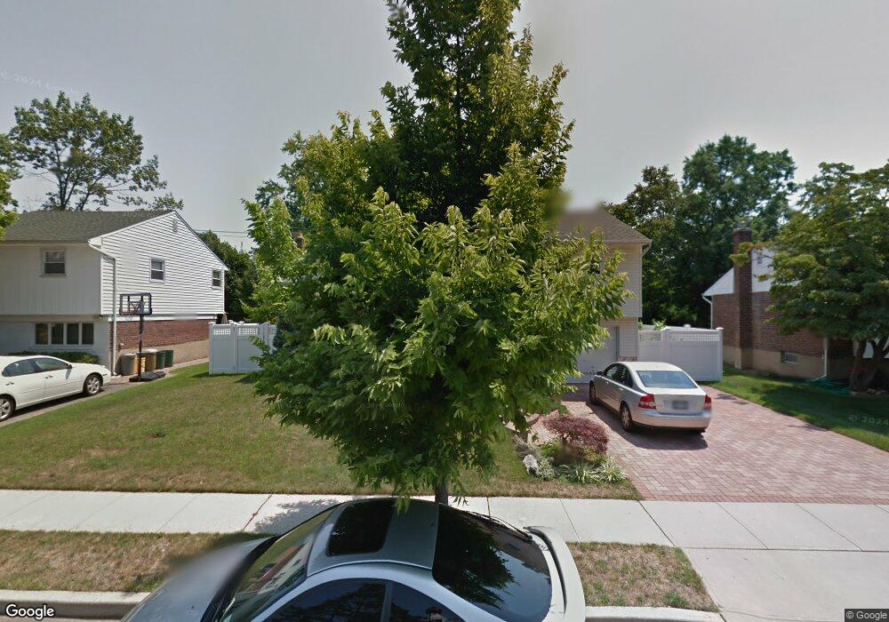 291 Southwood Cir, Syosset, NY 11791 - photo 1