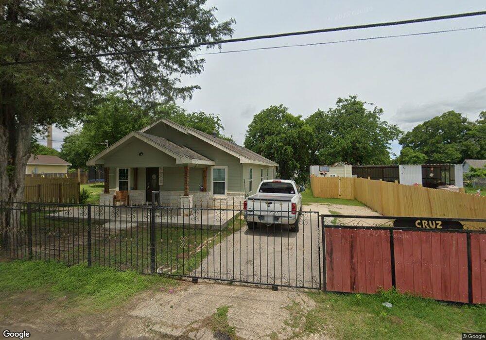 613 Robbins St, Cleburne, TX 76031 - photo 1