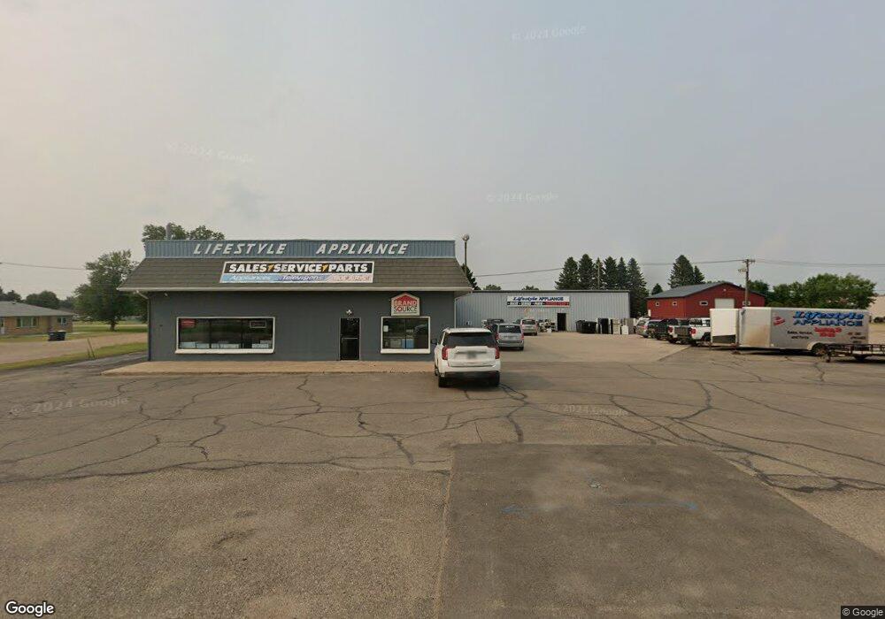 914 17th St SW, Jamestown, ND 58401 - photo 1