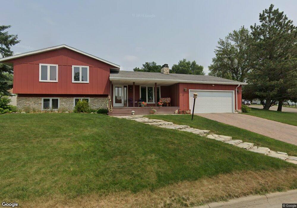 1402 Skyline Dr, Jamestown, ND 58401 - photo 1