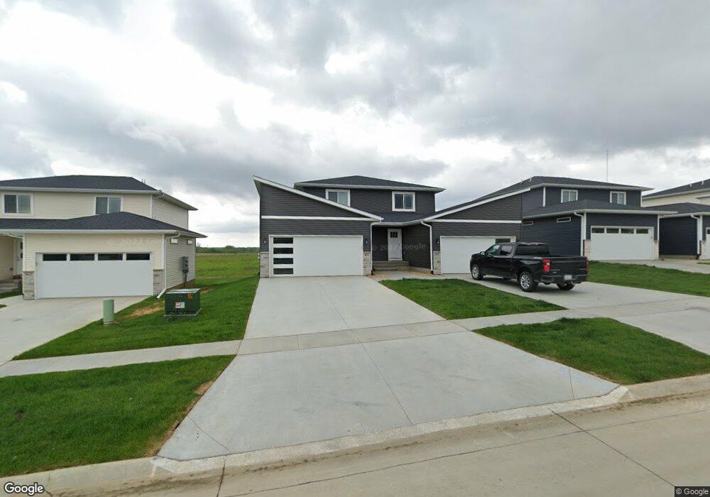 851 Grindstone Cir, Waterloo, IA 50702 - photo 1