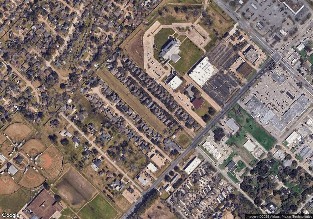 214 Live Oak Ln, Friendswood, TX 77546 - photo 1