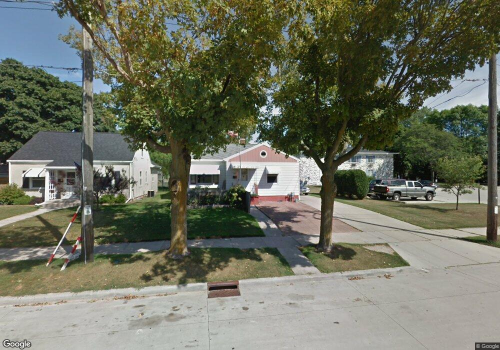 1906 Rankin St, Manitowoc, WI 54220 - photo 1