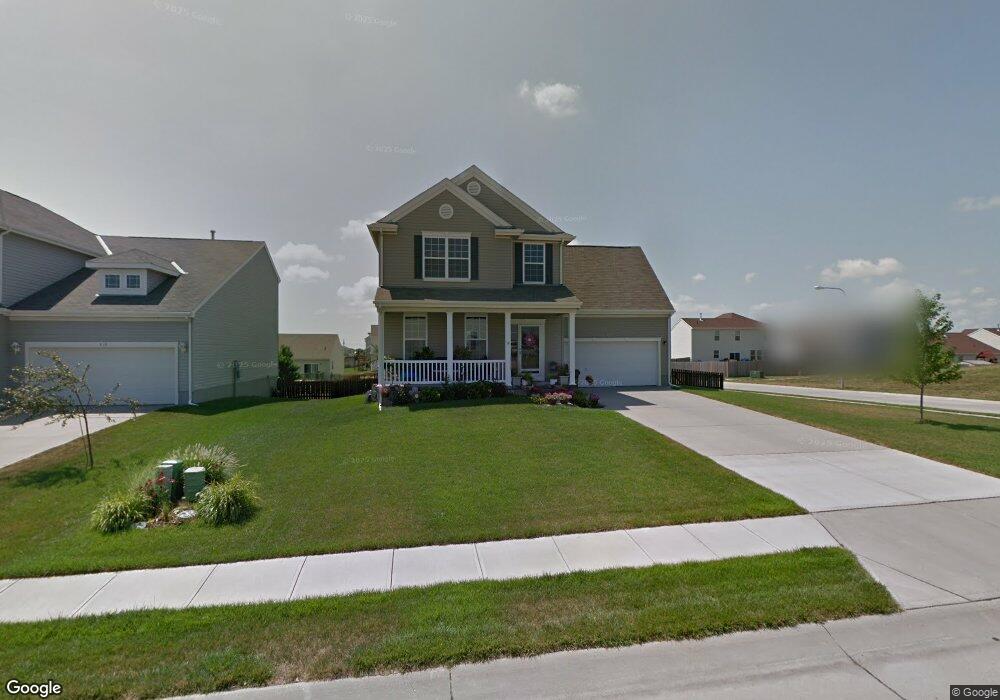 817 Stony Point Dr, Papillion, NE 68046 - photo 1