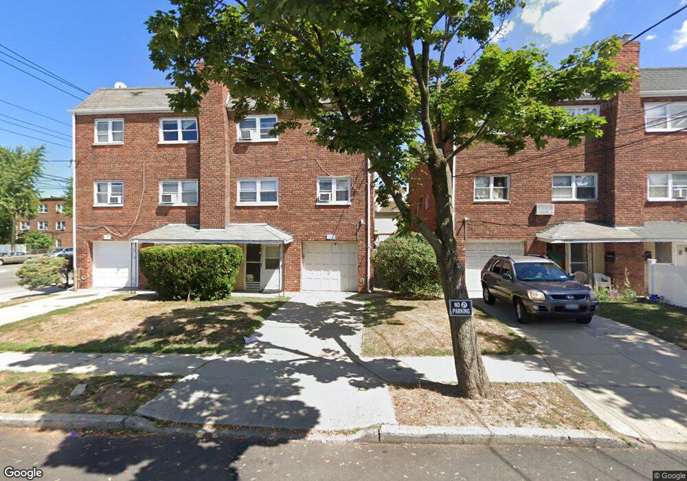 8403 264th St, Floral Park, NY 11001 - photo 1