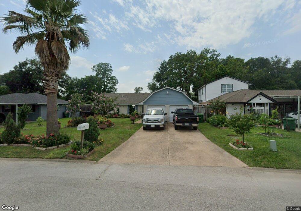 8711 Rutherford Ln, Houston, TX 77088 - photo 1