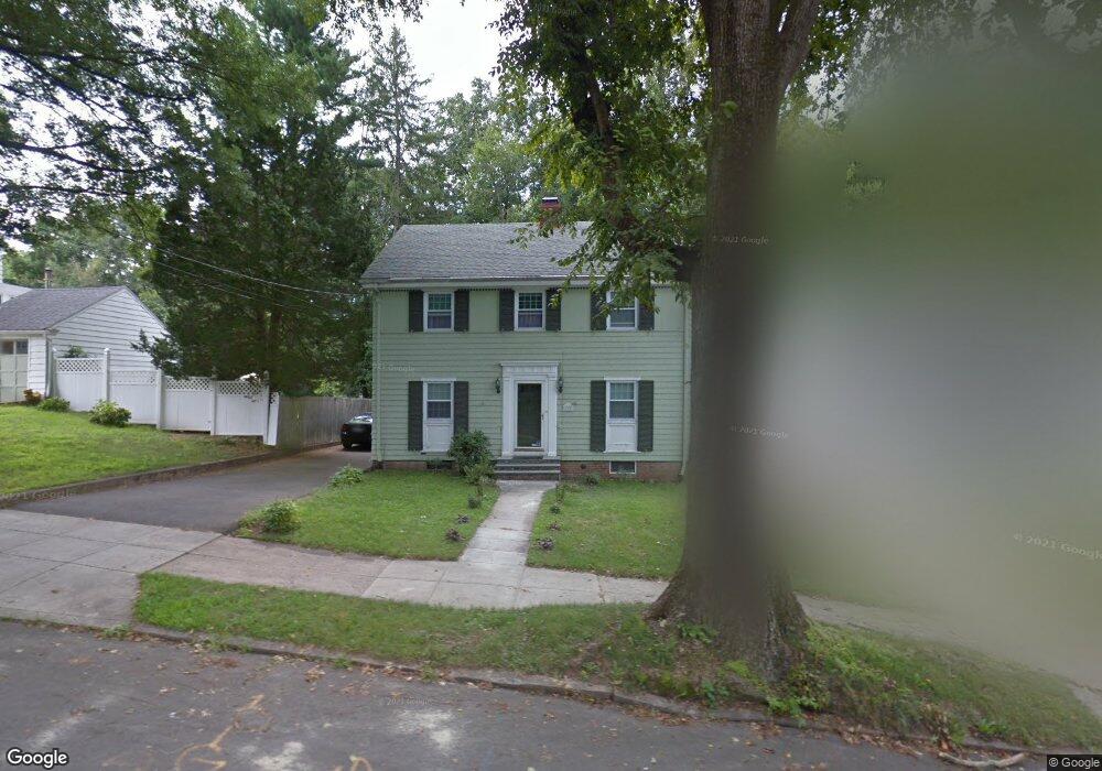 220 Hemlock Rd, New Haven, CT 06515 - photo 1