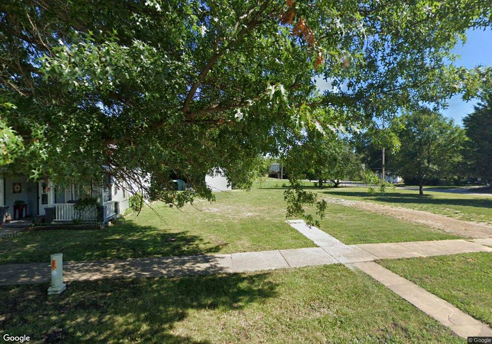 1303 Quinn St, Moberly, MO 65270 - photo 1