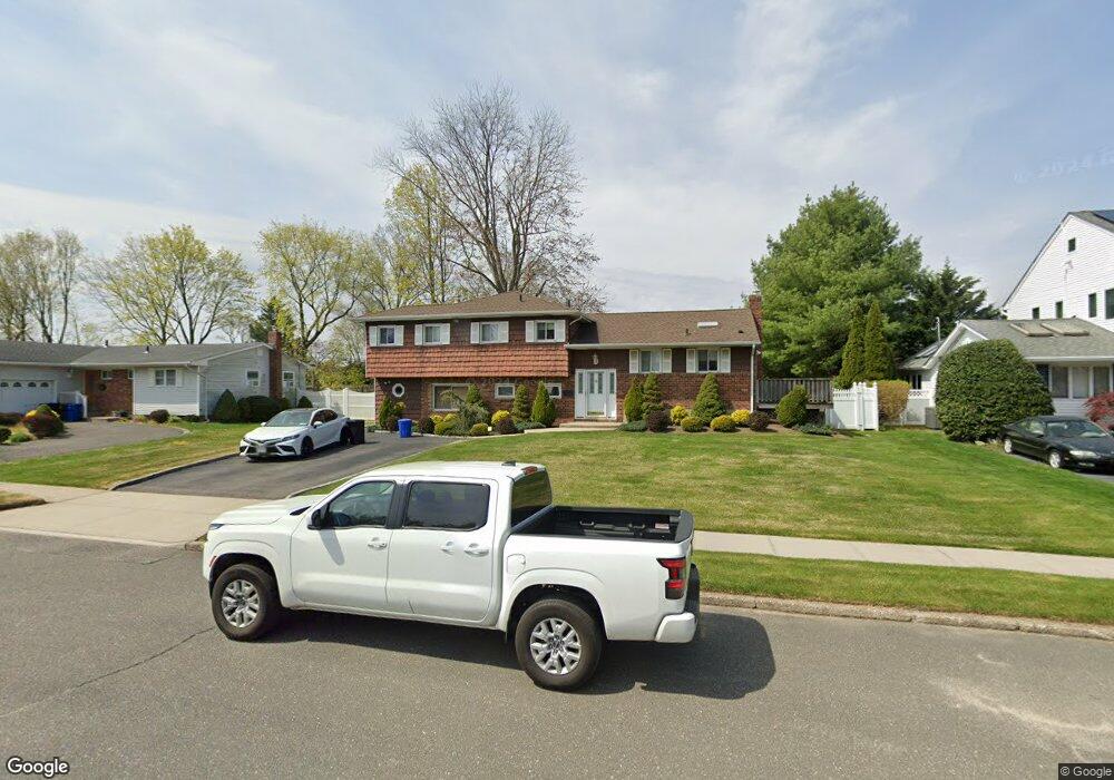 4 Golden Ridge Ct, ComMacK, NY 11725 - photo 1