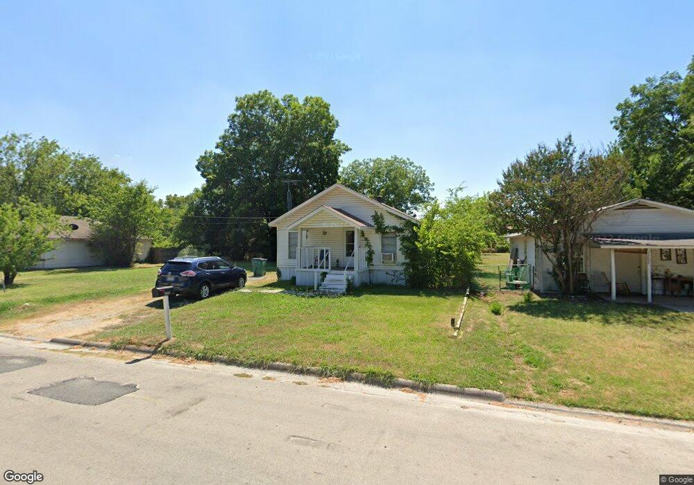 1211 S Clements St, Gainesville, TX 76240 - photo 1