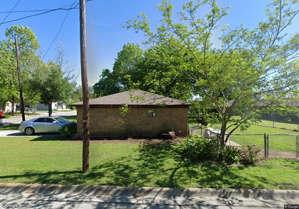 1603 S Lindsay St, Gainesville, TX 76240 - photo 1