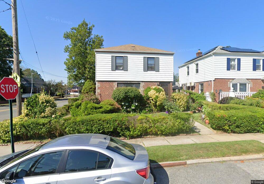 5652 190th St, Fresh Meadows, NY 11365 - photo 1