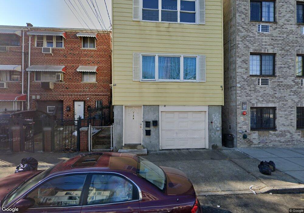 726 E 217th St, Bronx, NY 10467 - photo 1