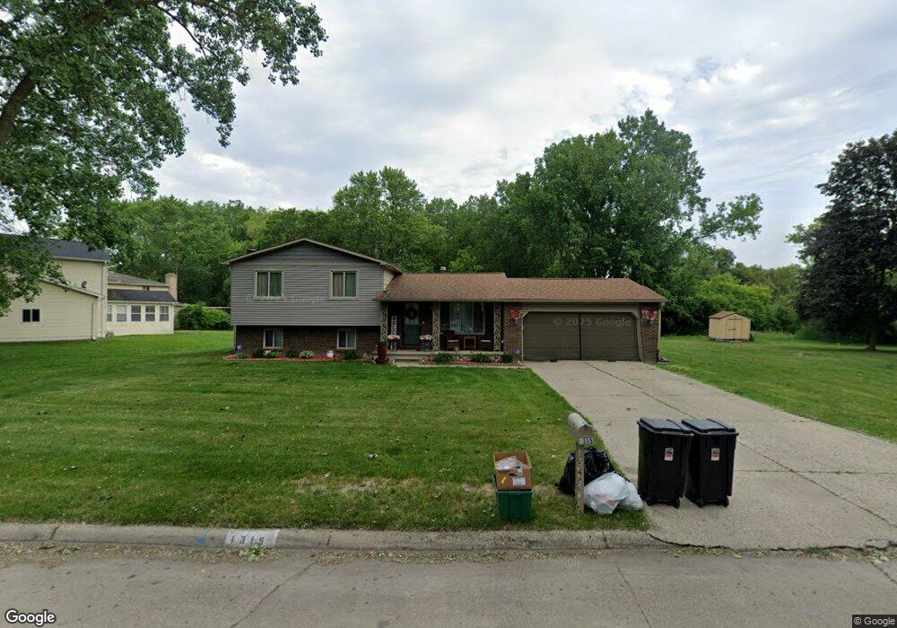 1315 River Forest Dr, Flint, MI 48532 - photo 1