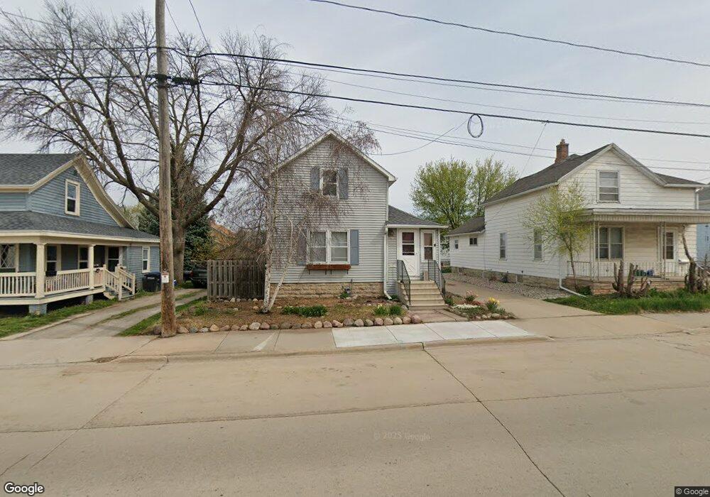 412 W 9th Ave, Oshkosh, WI 54902 - photo 1