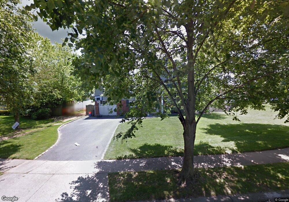 4 Floyd Ln, ComMacK, NY 11725 - photo 1