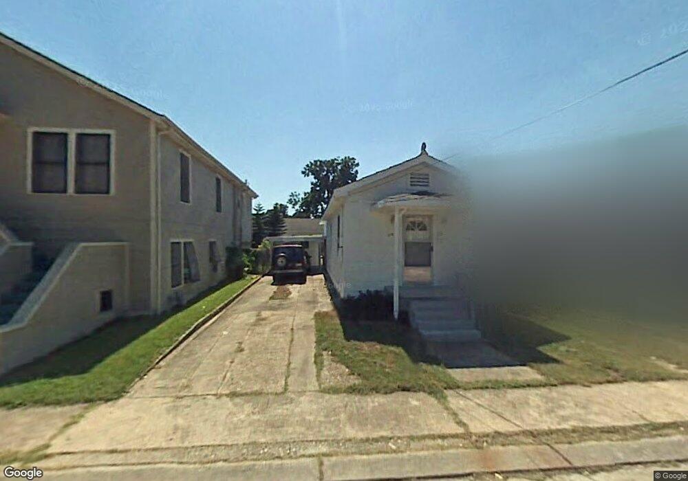 1104 9th St, Gretna, LA 70053 - photo 1