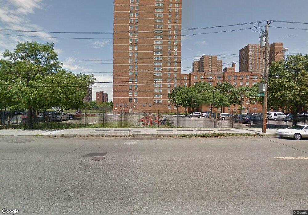 698 Underhill Ave, Bronx, NY 10473 - photo 1