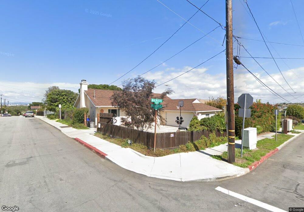 667 W Walnut Ave, El Segundo, CA 90245 - photo 1