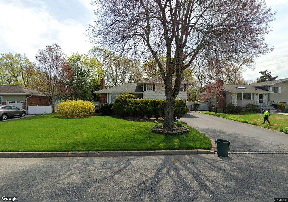 35 Ruth Blvd, ComMacK, NY 11725 - photo 1