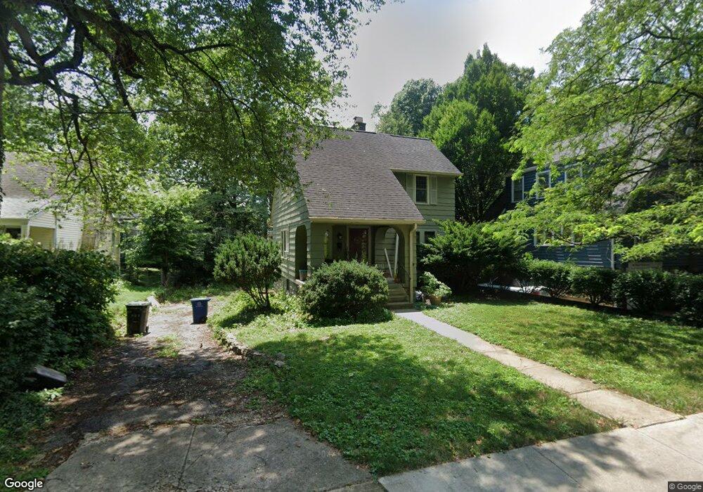 221 W Kenworth Rd, Columbus, OH 43214 - photo 1