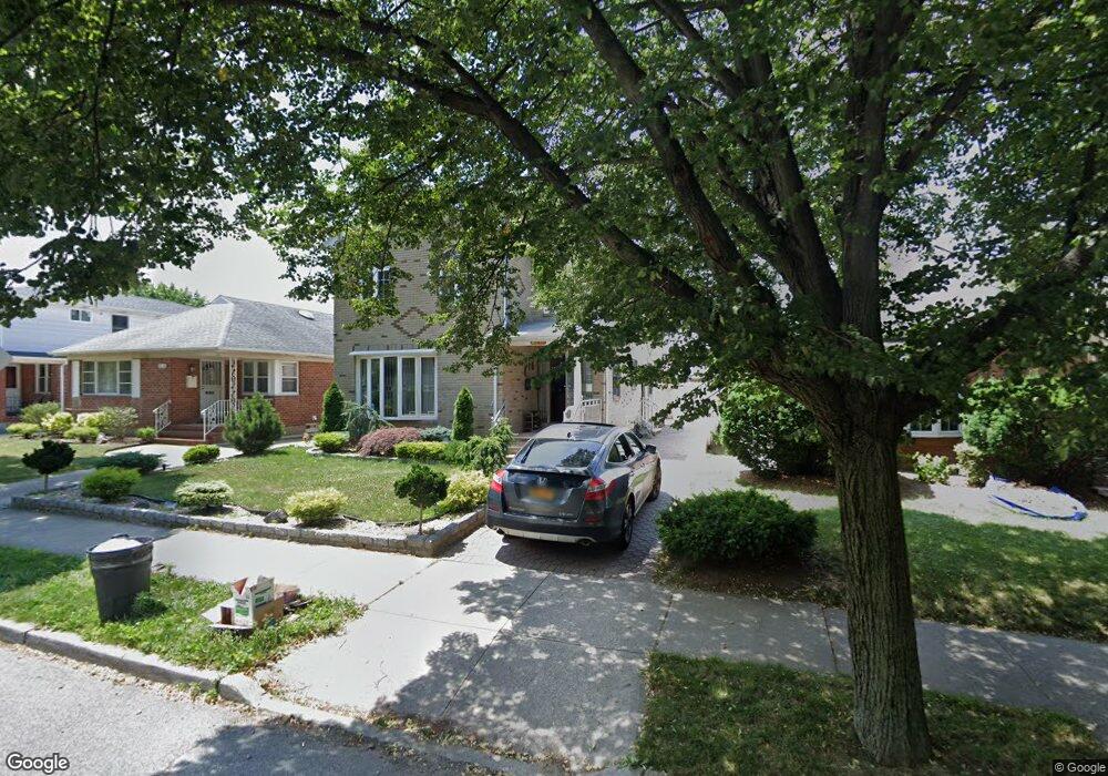 8116 256th St, Glen Oaks, NY 11004 - photo 1