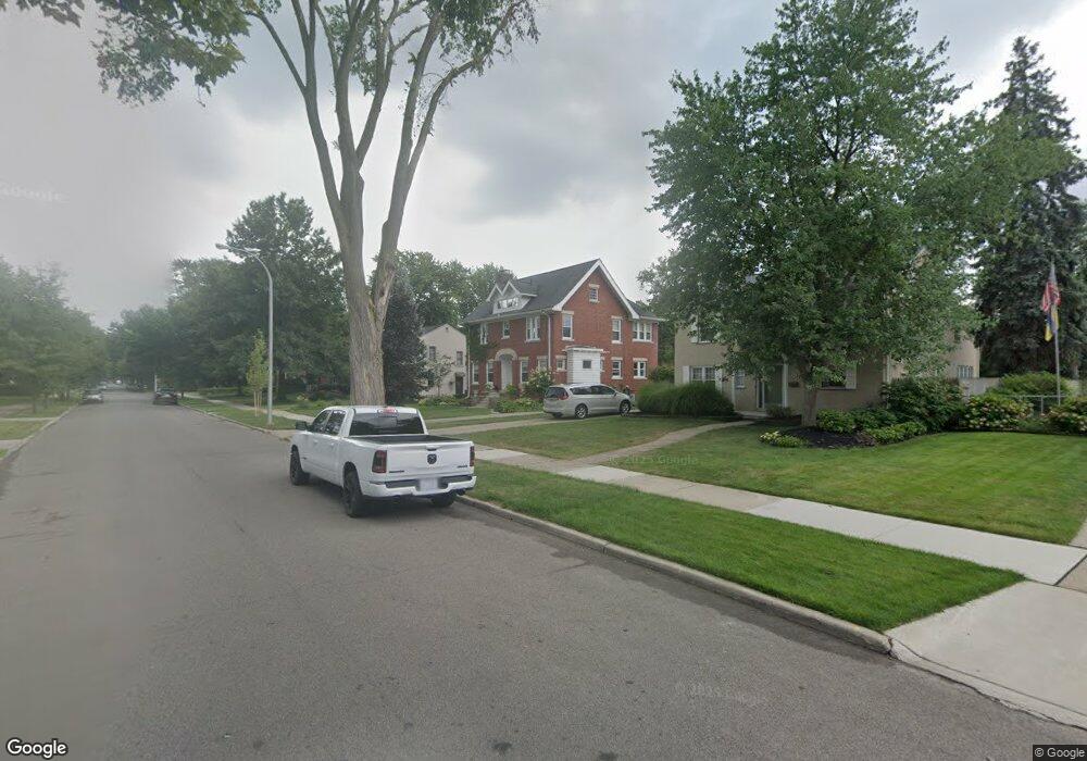 927 Lakepointe St, Grosse Pointe Park, MI 48230 - photo 1