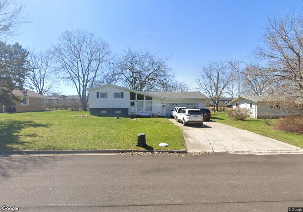 1381 Hillside Dr, Flint, MI 48532 - photo 1