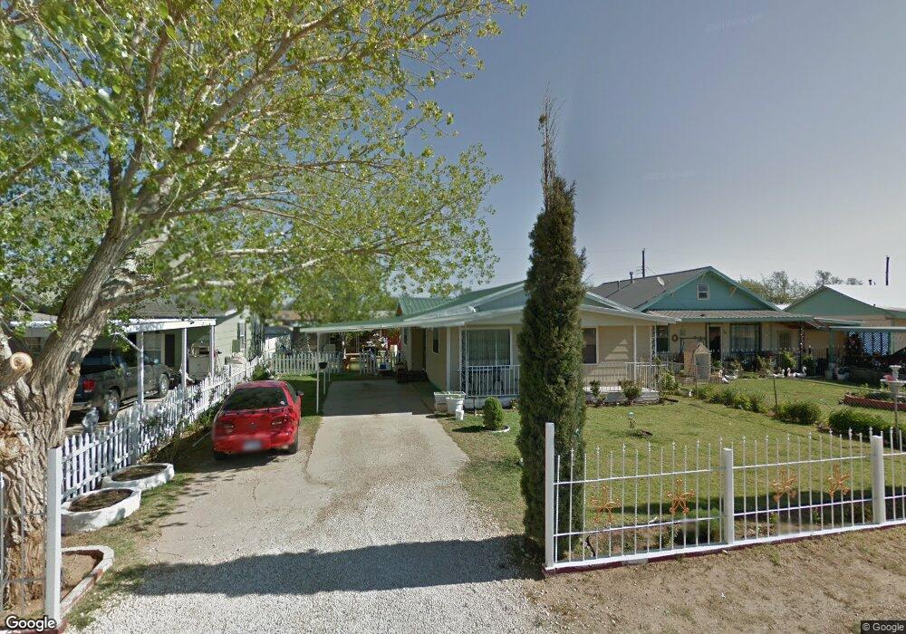 602 1/2 W 26th St, Plainview, TX 79072 - photo 1