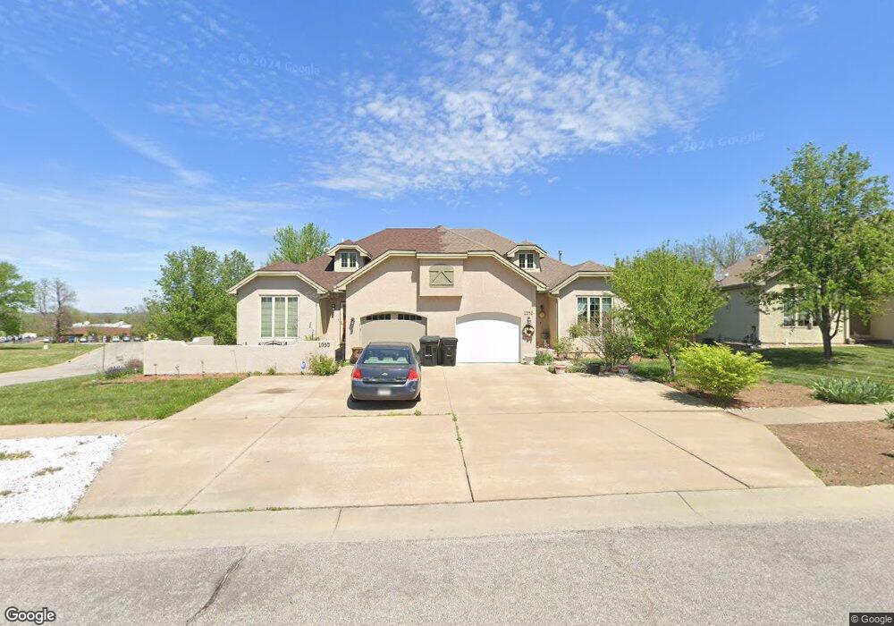 1032 SW Red Oaks Ct, Topeka, KS 66615 - photo 1