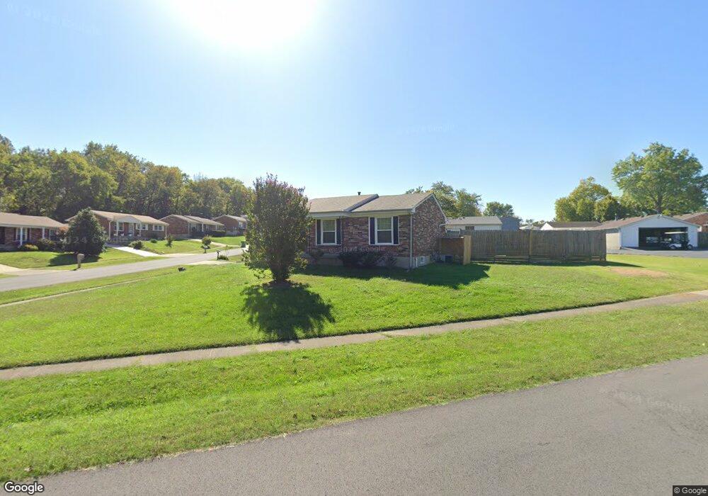 9200 Lantana Dr, Louisville, KY 40229 - photo 1