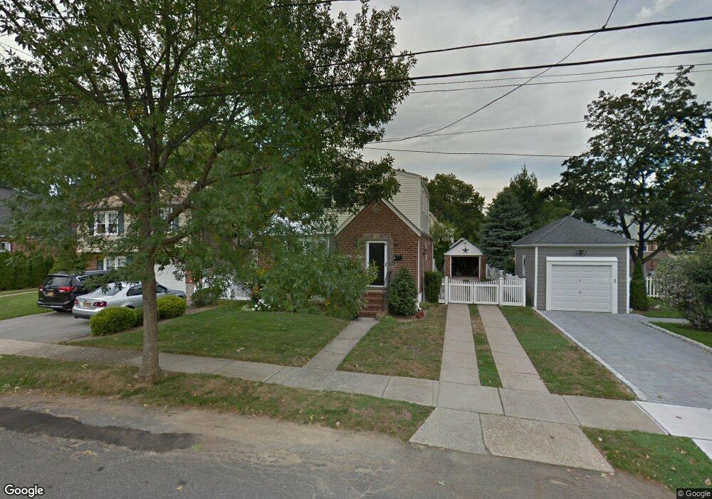 9 Clover Ave, Floral Park, NY 11001 - photo 1