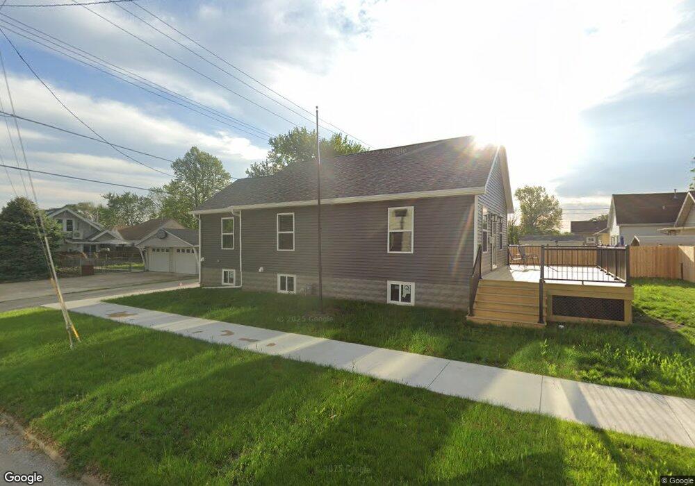 108 N 10th St, Mattoon, IL 61938 - photo 1