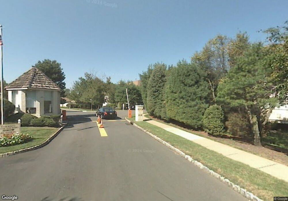 9 Gate House Ln, Edison, NJ 08820 - photo 1