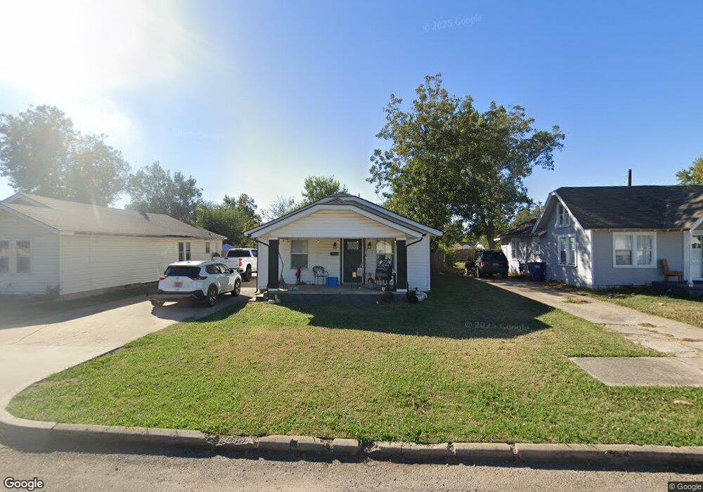 215 W Midland St, Shawnee, OK 74804 - photo 1