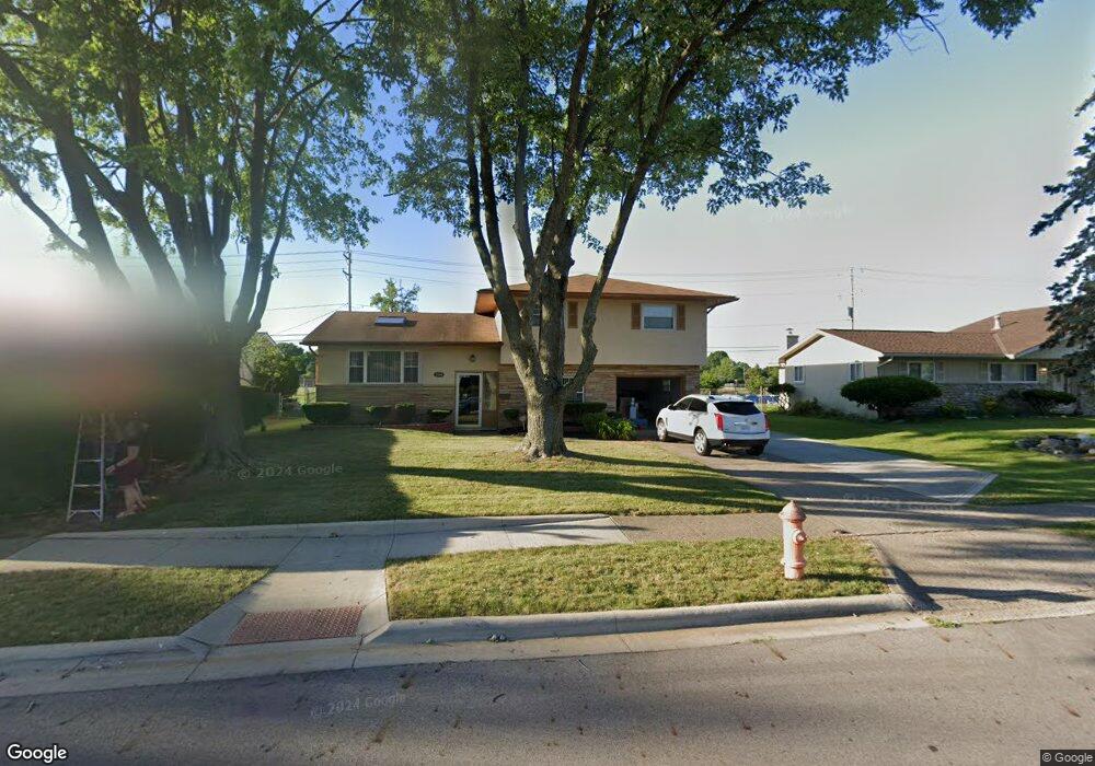 1388 Fahlander Dr N, Columbus, OH 43229 - photo 1