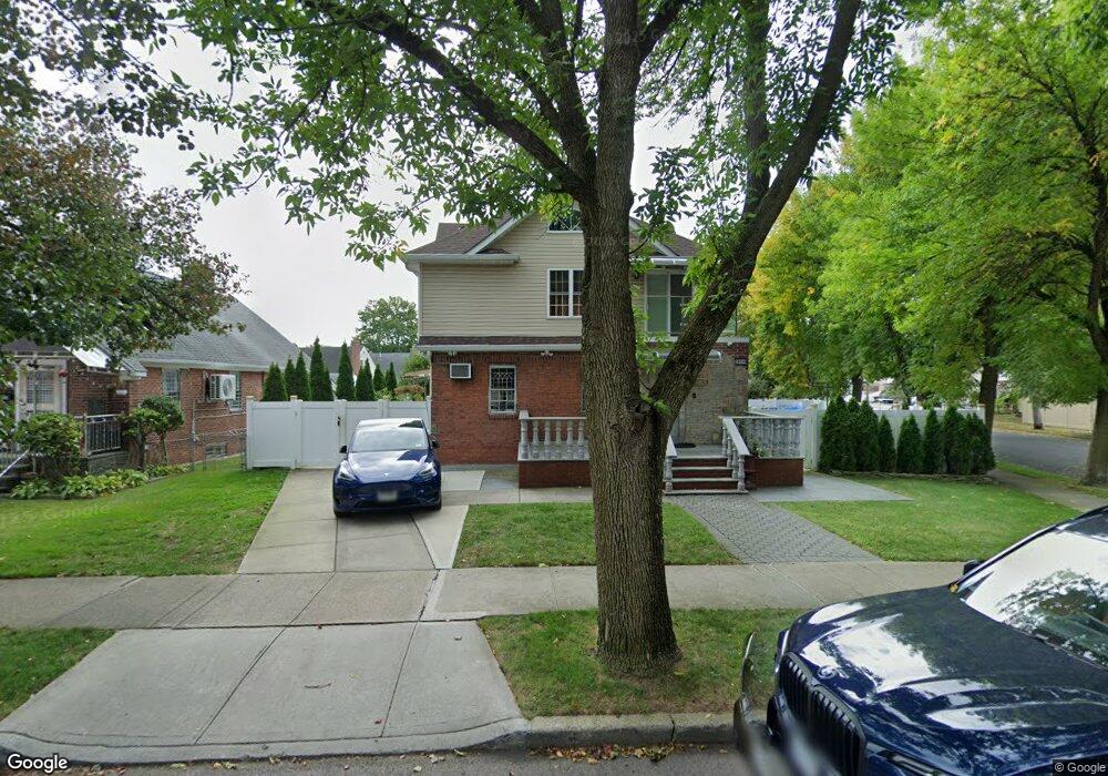 26604 E Williston Ave, Floral Park, NY 11001 - photo 1