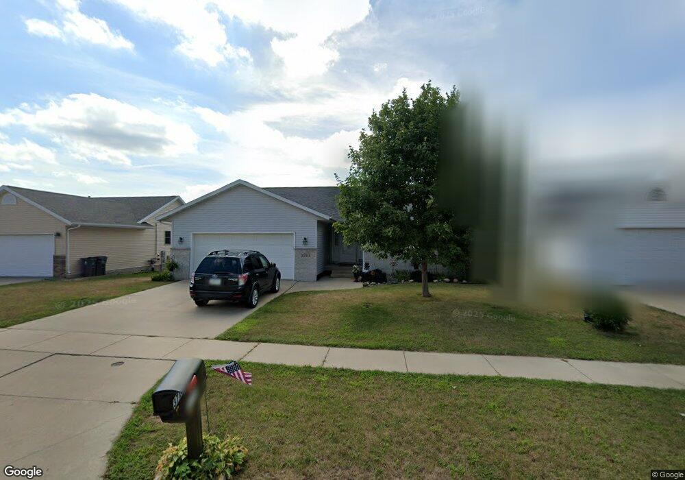 3710 Royal Dr SW, Cedar Rapids, IA 52404 - photo 1