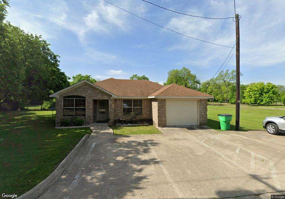 310 W Scott St, Gainesville, TX 76240 - photo 1