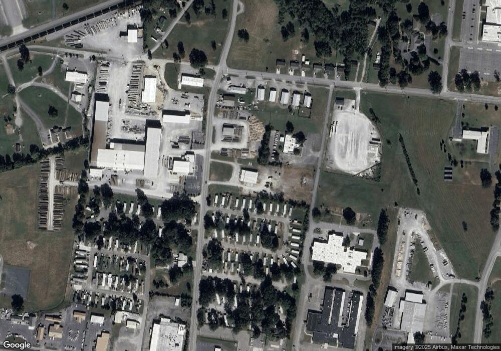 502 N Hillcrest Dr, Shelbyville, TN 37160 - photo 1