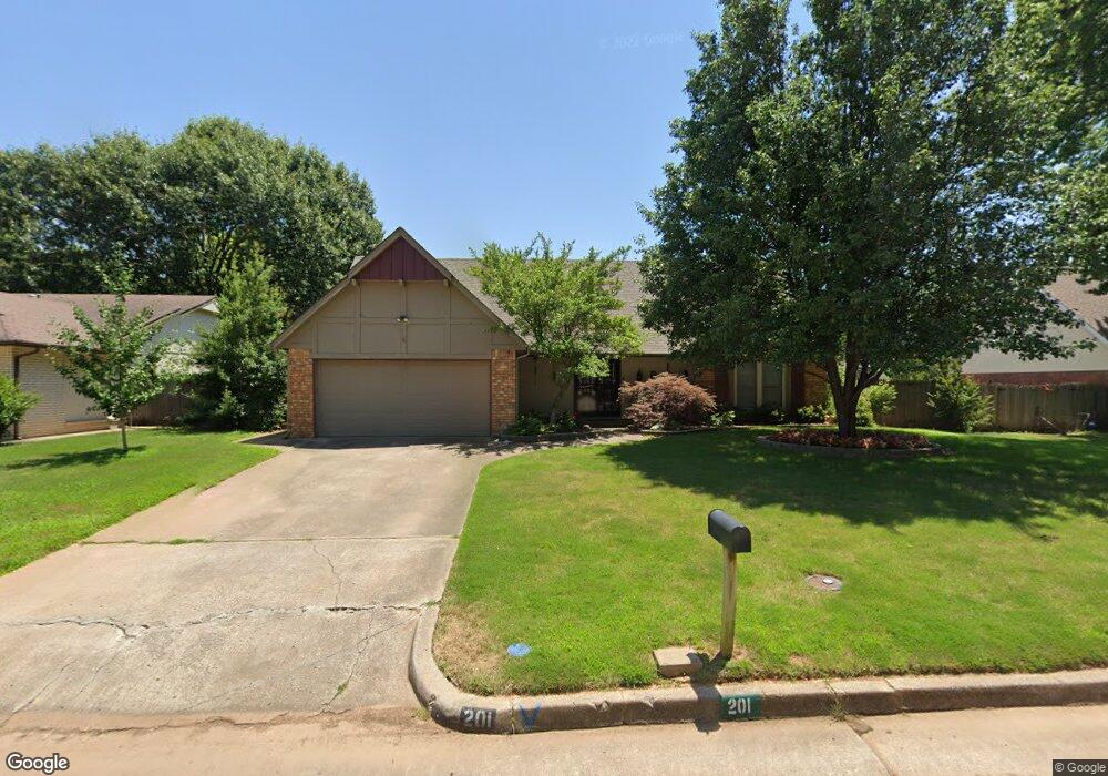 201 W Charlotte St, Broken Arrow, OK 74011 - photo 1
