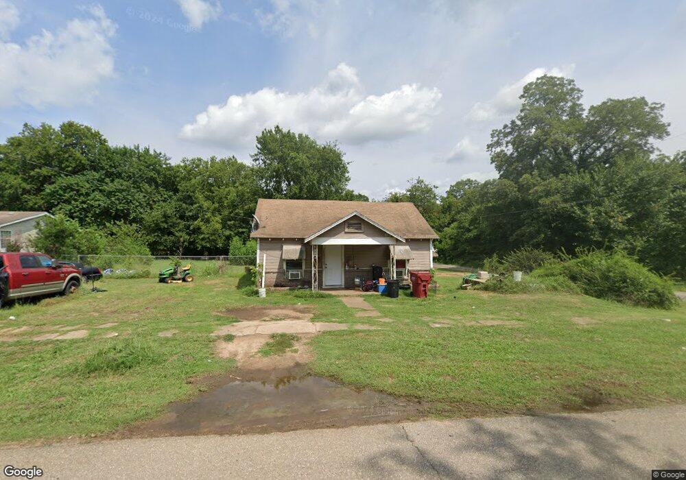 611 S E St, Hugo, OK 74743 - photo 1