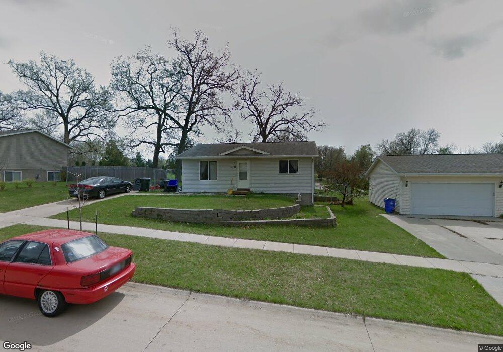 1709 Americus Dr SE, Cedar Rapids, IA 52403 - photo 1