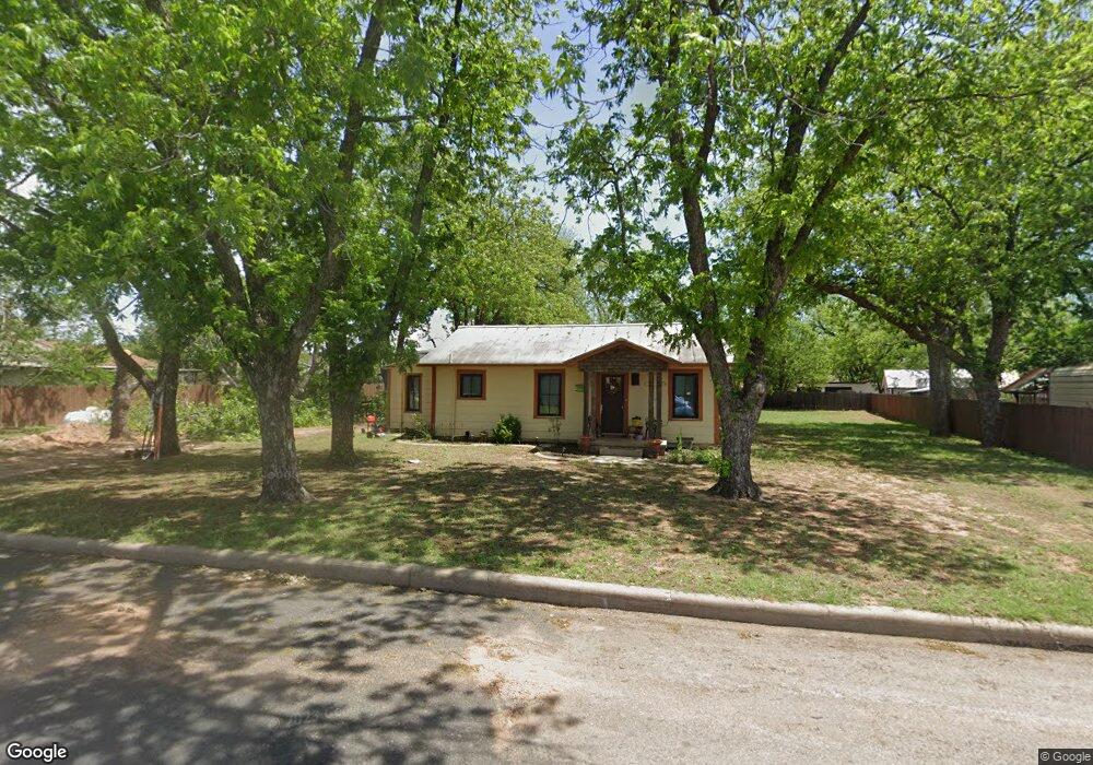 112 E Grothe St, Fredericksburg, TX 78624 - photo 1
