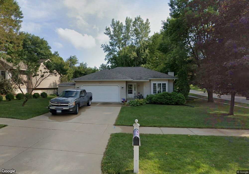 1525 Hidden Hollow Ln NW, Cedar Rapids, IA 52405 - photo 1
