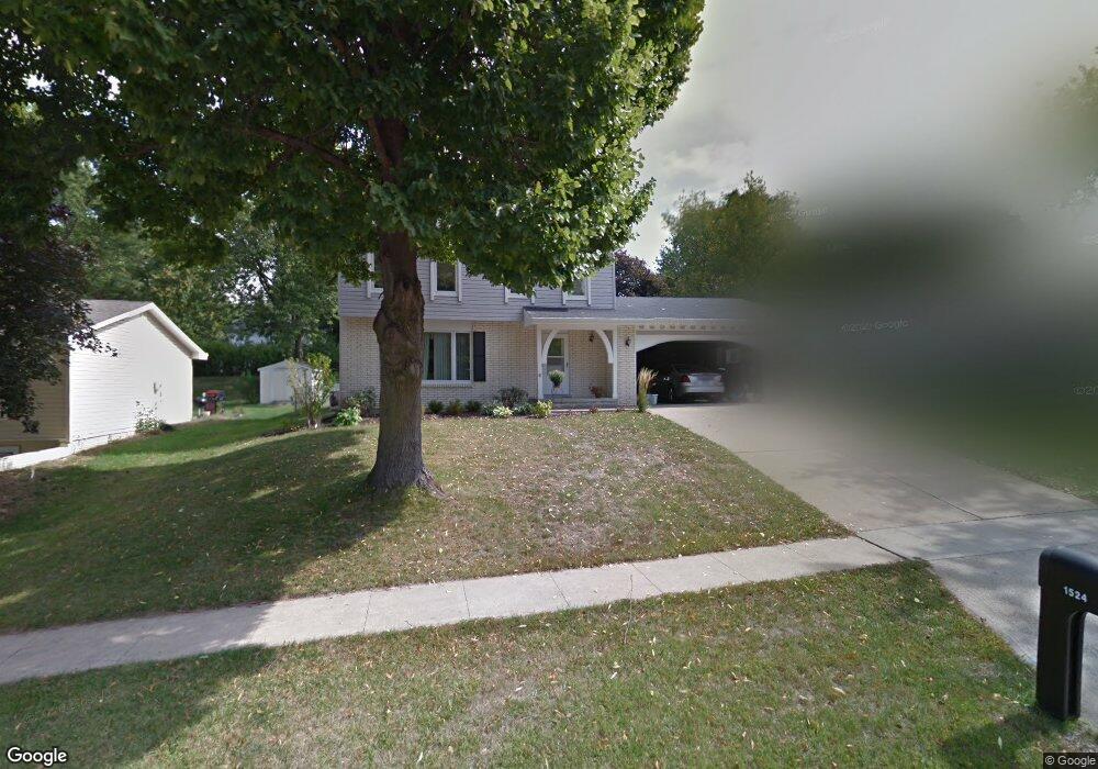 1524 W 14th St S, Newton, IA 50208 - photo 1