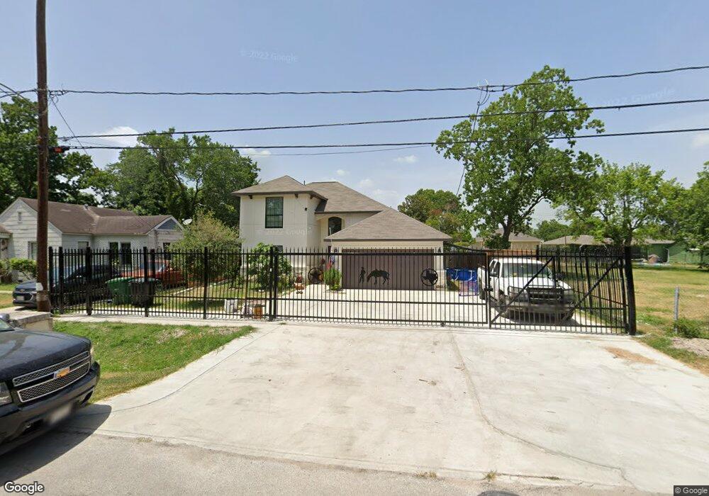 1014 Ellington St, Houston, TX 77088 - photo 1