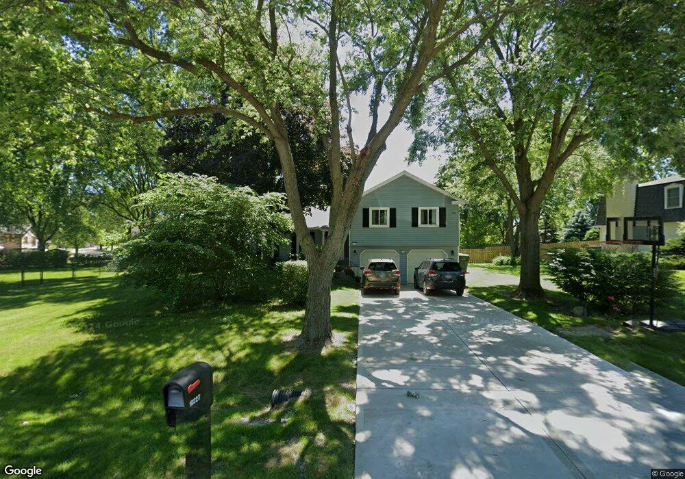 10S227 Alan Rd, Naperville, IL 60564 - photo 1