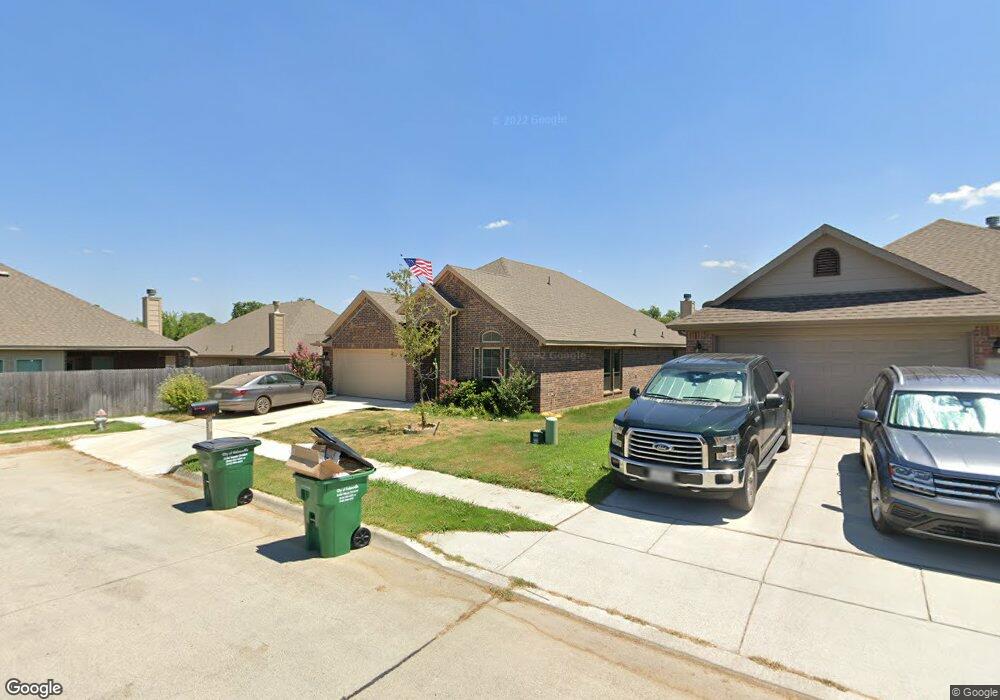 1814 Silver Oak Dr, Gainesville, TX 76240 - photo 1