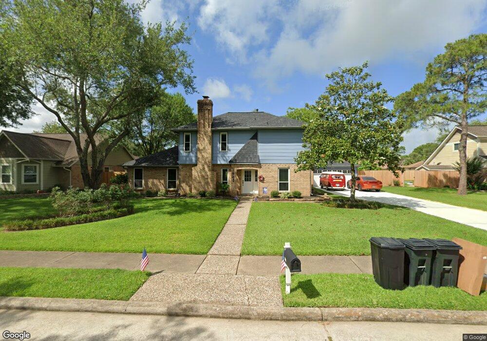 1902 Hunt Dr, Friendswood, TX 77546 - photo 1